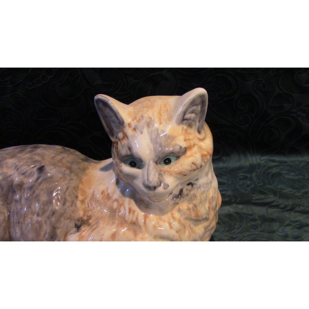 Beautiful!! Tabby Cat Blue Eyes Statue Laying Down Vintage Large Ceramic 14" - Picture 3 of 6